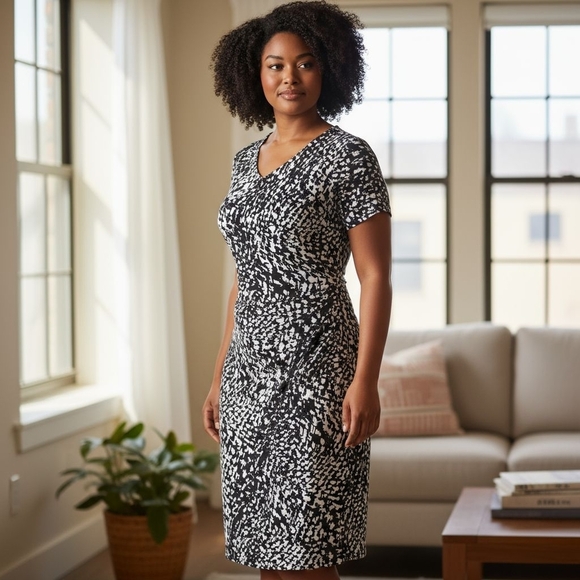 TanJay Black and White Cowl Neck Dress With Ruched Side Size 14 - Picture 2 of 6